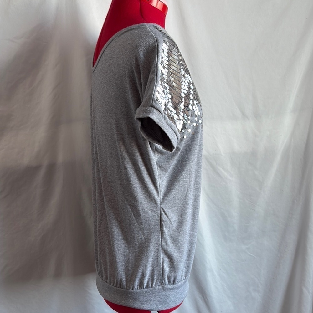 Foxy Jeans Gray Short Sleeve Sequin V Neck Tee SM329 - Picture 2 of 6